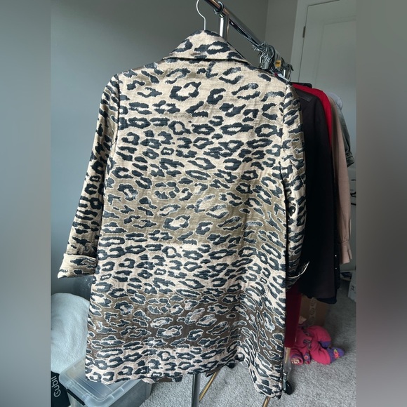 NWT CHICO'S Women’s Topper Shantung Hi Low Leopard Jacket 0 - Picture 10 of 11
